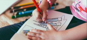 Lire la suite à propos de l’article Bergerac : des kits créatifs pour les familles confinées en difficulté