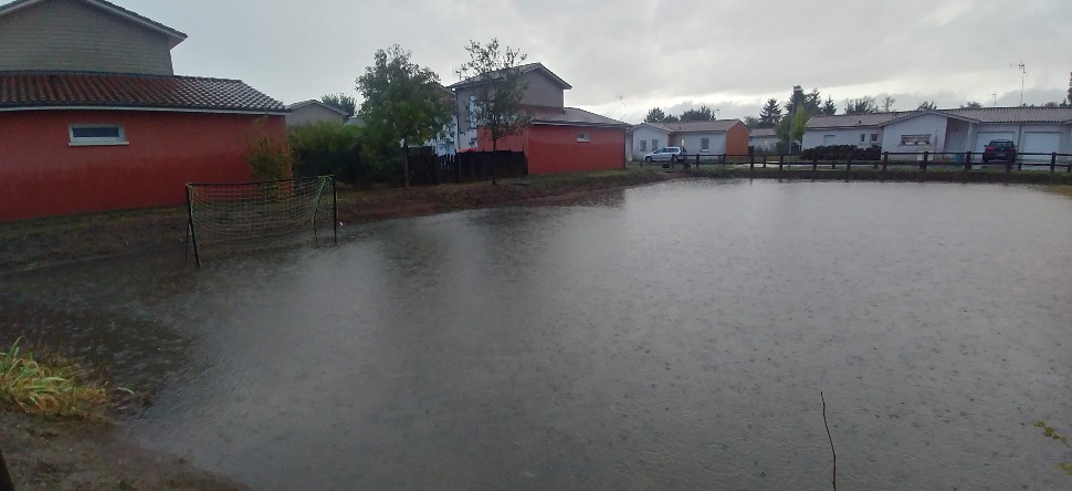 You are currently viewing Inondations à Bergerac : piscine, clinique et foyer des Papillons Blancs impactés