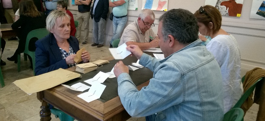 You are currently viewing Elections : A Bergerac, les bureaux de vote déménagent et les assesseurs manquent