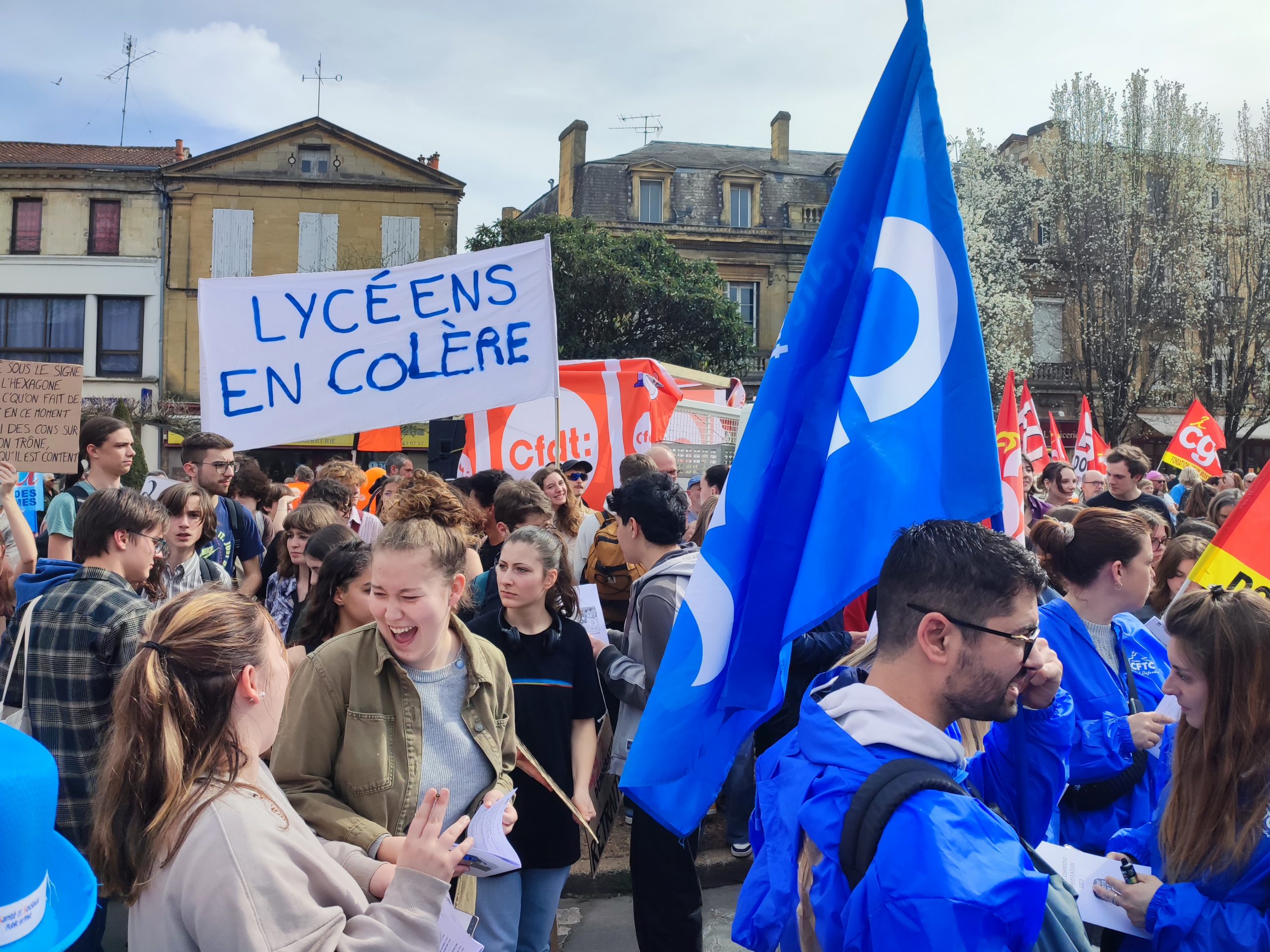 You are currently viewing Manifestations en Dordogne : les lycéens de plus en plus mobilisés