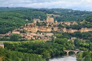 Lire la suite à propos de l’article Polémique autour d’une antenne relais près des châteaux historiques de Dordogne