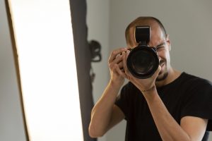 Lire la suite à propos de l’article Le photographe Philippe Lebon jugé pour agressions sexuelles