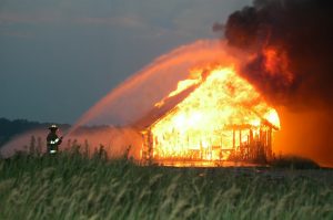 Lire la suite à propos de l’article Feu de grange à Saint-Pantaly : 23 pompiers mobilisés
