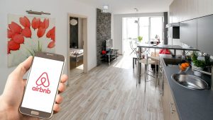 Lire la suite à propos de l’article Airbnb dans le viseur du maire de Sarlat