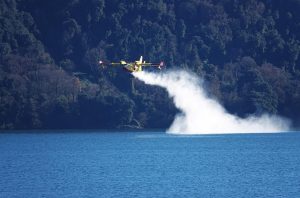 Lire la suite à propos de l’article Brantôme : des avions bombardiers d’eau mobilisés contre un incendie