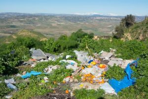 Lire la suite à propos de l’article Dépôt sauvage de plusieurs mètres cubes de déchets au Fleix : la découverte d’une « décharge » choque le village