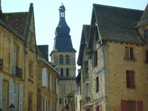 Lire la suite à propos de l’article Sarlat, parmi les cités médiévales préférées des Français
